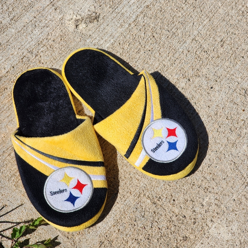 host Pick  Pittsburgh Steelers plush stripe mens M slippers Collectibles